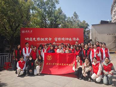 党员先锋进社区，健康服务暖人心| 060net永利研究生第二、第五党支部联合党日活动